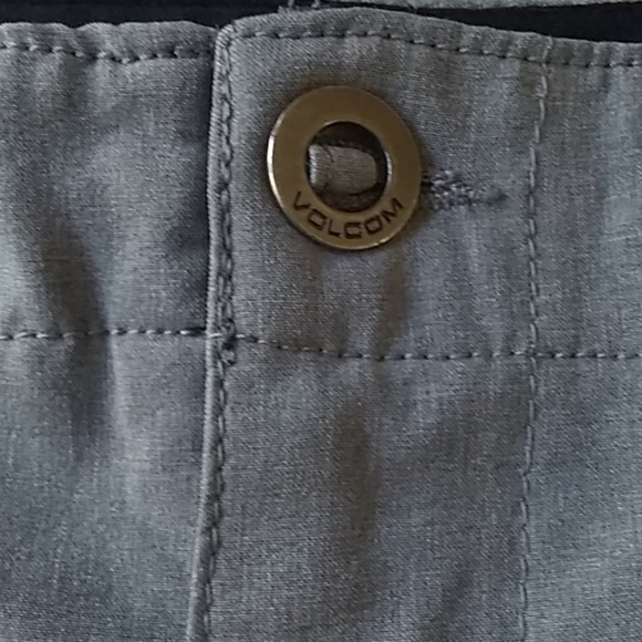 VOLCOM SHORTS - Picture 3 of 9